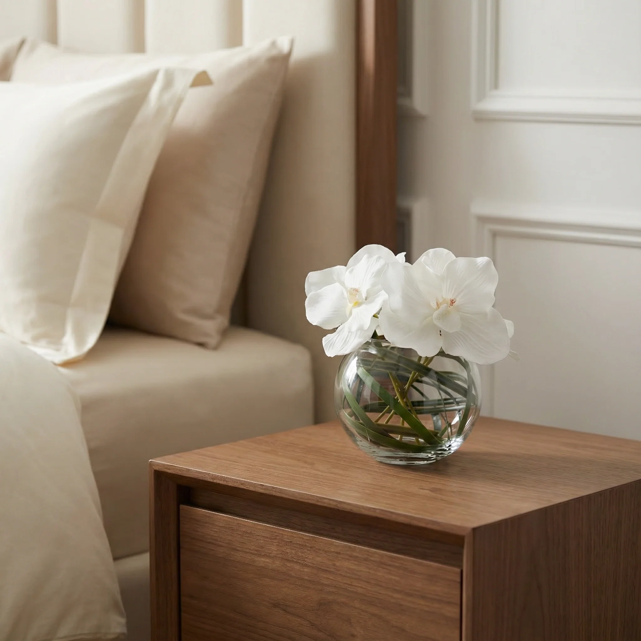 Composition d'Orchidée en vase rond Chloé - Image 4